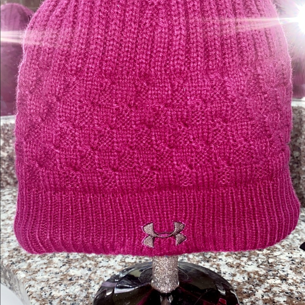Under ARMOUR beanie - Picture 2 of 3
